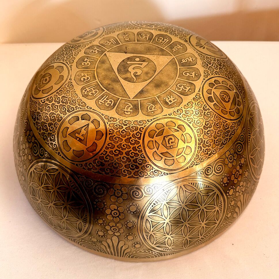 Large Etched Bowl with Seven Chakra Symbols Hindu - 40cm - Image 4