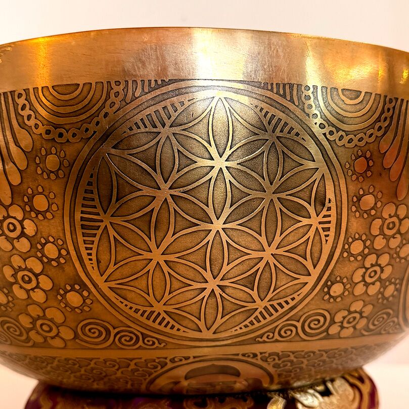 Large Etched Bowl with Seven Chakra Symbols Hindu - 40cm - Image 3
